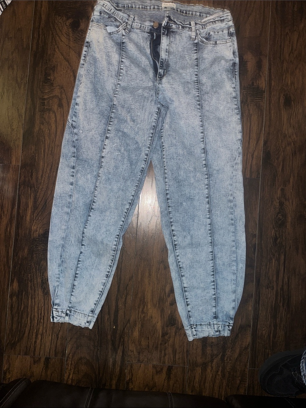 High-Rise Light Blue Women’s Jeans - Tapered Elastic Cuff